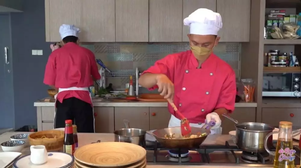 interior dapur Reza Gladys ala restoran © berbagai sumber
