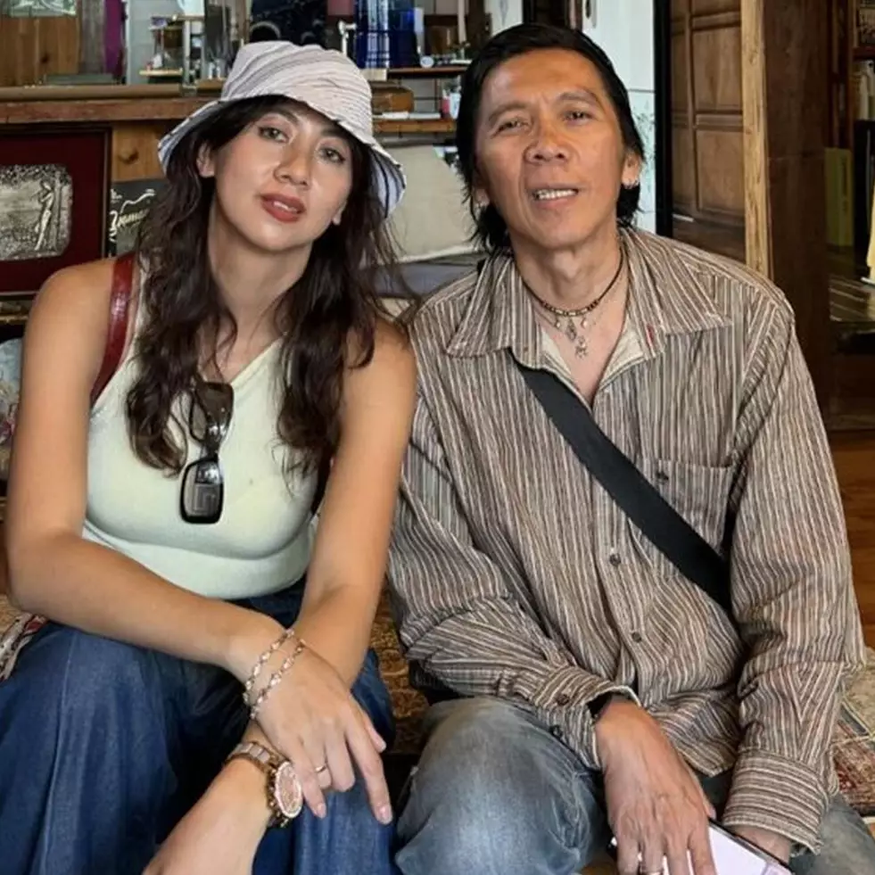 Estetik dan unik, begini 9 potret pantry di rumah Bimbim Slank, nyaman buat kumpul keluarga