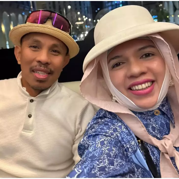 Gen Halilintar bangun lapangan golf di rumah untuk kado anniversary orang tuanya, ini 9 potretnya