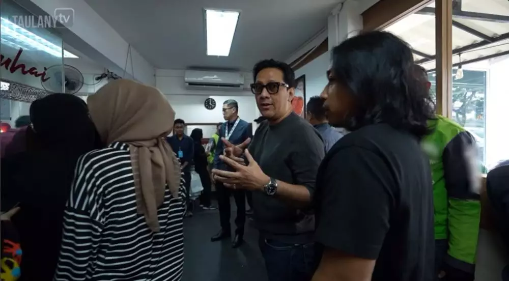 Praz Teguh buka warung makan © YouTube