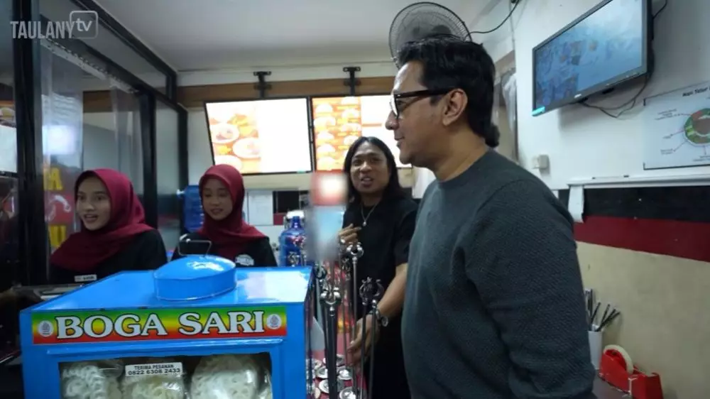 Praz Teguh buka warung makan © YouTube
