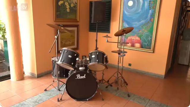 Halaman belakang rumah Ikang Fawzi dan Marissa Haque © 2024 YouTube