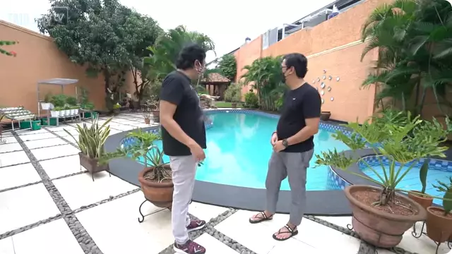 Halaman belakang rumah Ikang Fawzi dan Marissa Haque © 2024 YouTube