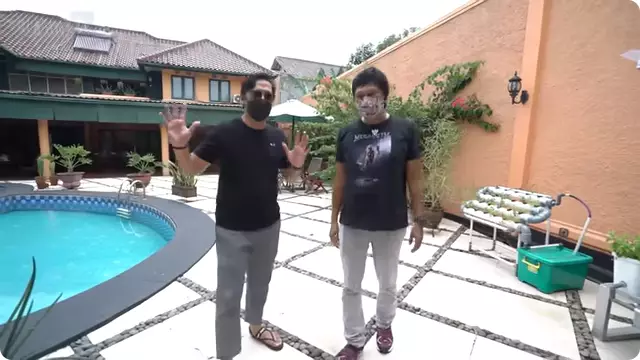 Halaman belakang rumah Ikang Fawzi dan Marissa Haque © 2024 YouTube