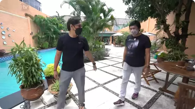 Halaman belakang rumah Ikang Fawzi dan Marissa Haque © 2024 YouTube