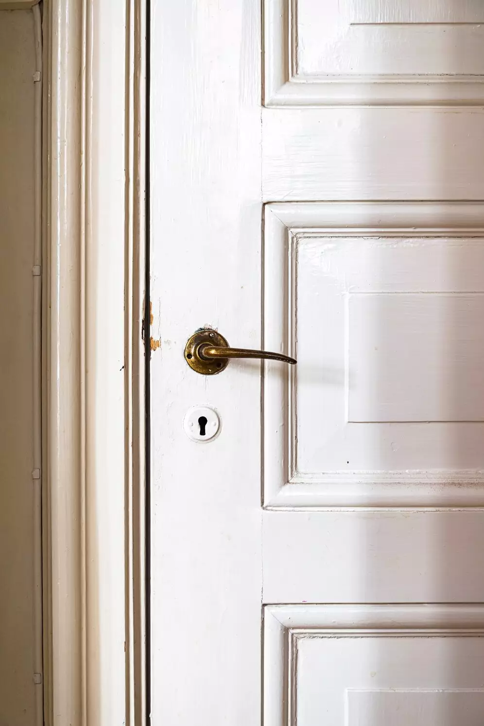 alasan ilmiah kenapa gagang pintu banyak yang berbahan kuningan © 2025 brilio.net alasan ilmiah kenapa gagang pintu banyak yang berbahan kuningan © 2025 brilio.net