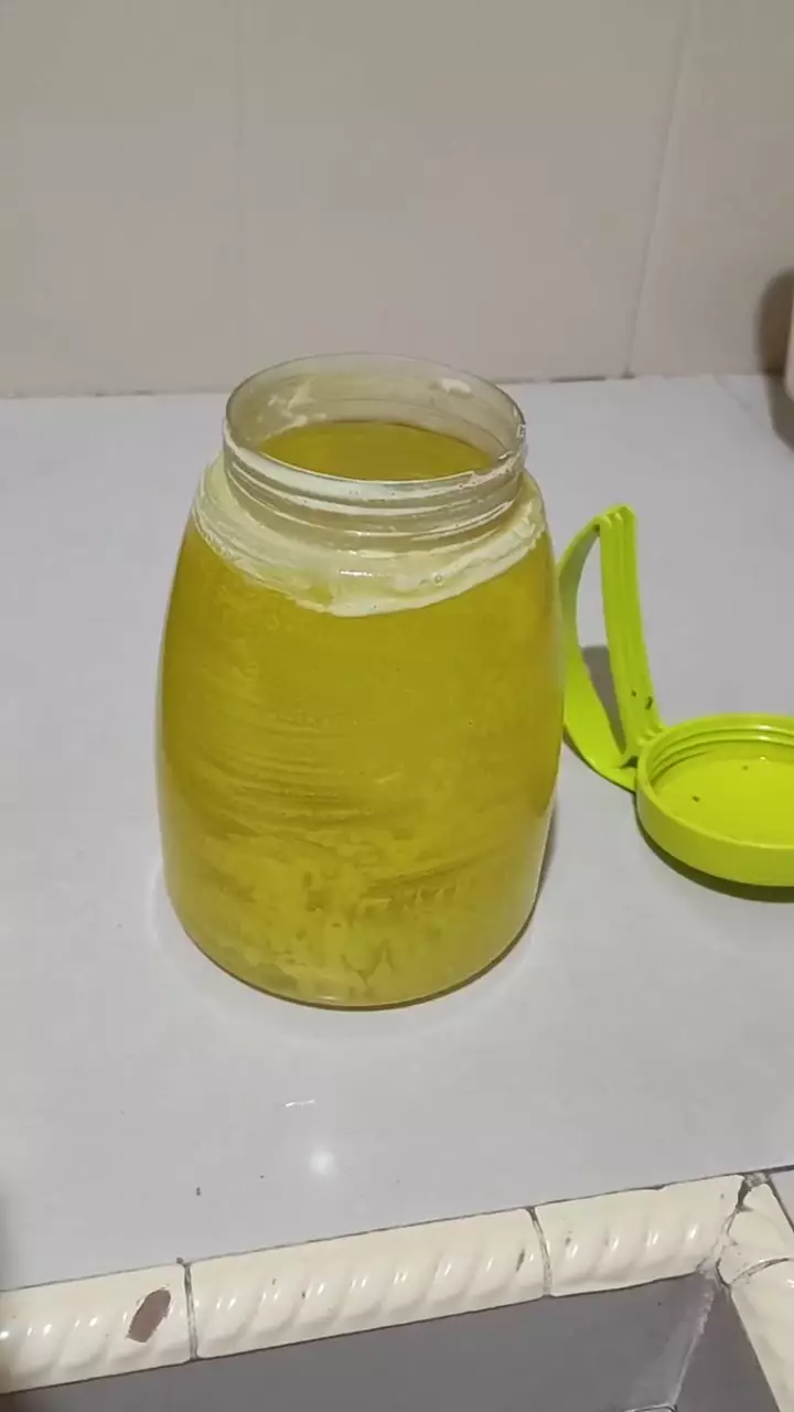 cara hilangkan noda kunyit di toples © 2023 brilio.net cara hilangkan noda kunyit di toples © 2023 brilio.net