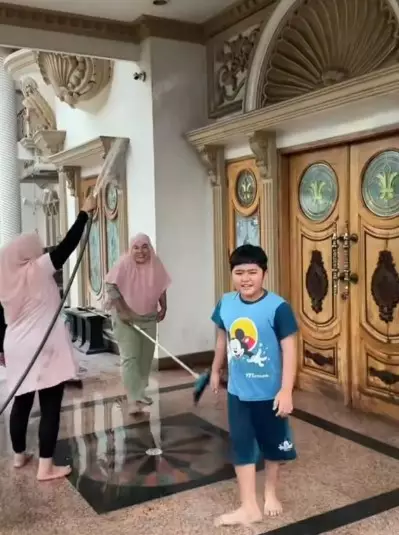 teras Muzdalifah jadi gudang © berbagai sumber teras Muzdalifah jadi gudang © berbagai sumber