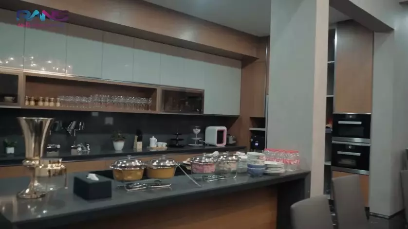dapur Ahmad Sahroni serasa di kafe © YouTube