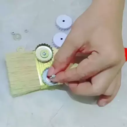 Trik praktis bikin alat pembersih sisik ikan dari tutup botol bekas, unik, kreatif, dan ekonomis