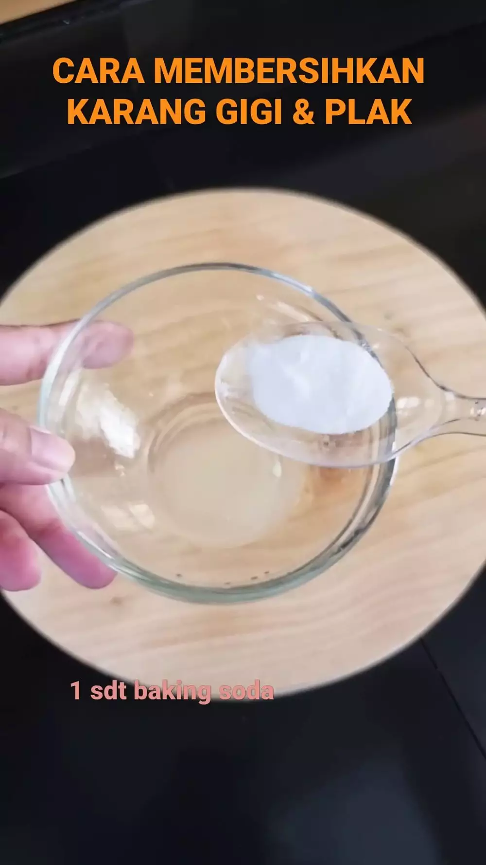 cara mudah bersihkan karang gigi © YouTube