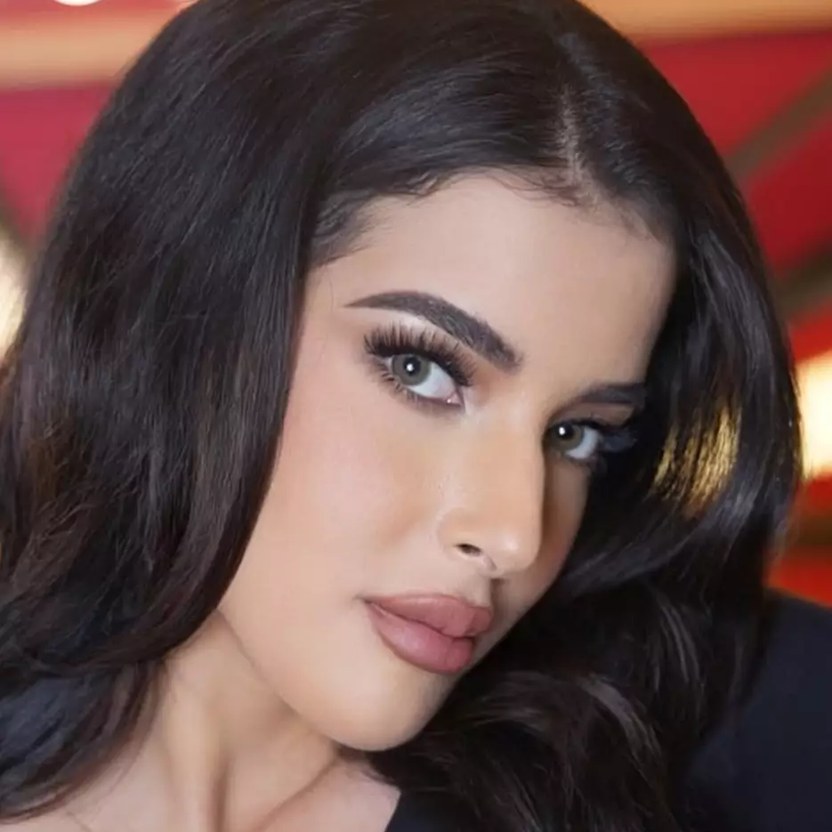 Jajal gaya makeup ala Kardashian look, riasan Tasya Farasya ini disebut mirip Kylie Jenner
