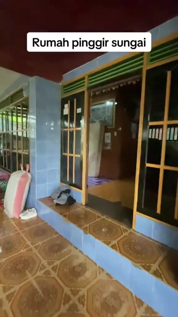 potret rumah pinggir sungai © 2024 TikTok potret rumah pinggir sungai © 2024 TikTok