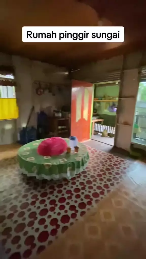 potret rumah pinggir sungai © 2024 TikTok potret rumah pinggir sungai © 2024 TikTok