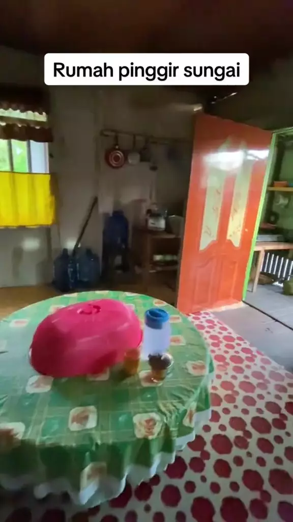 potret rumah pinggir sungai © 2024 TikTok potret rumah pinggir sungai © 2024 TikTok