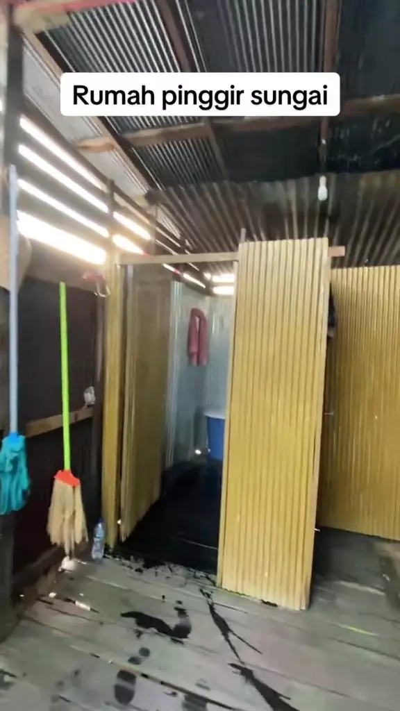 potret rumah pinggir sungai © 2024 TikTok potret rumah pinggir sungai © 2024 TikTok