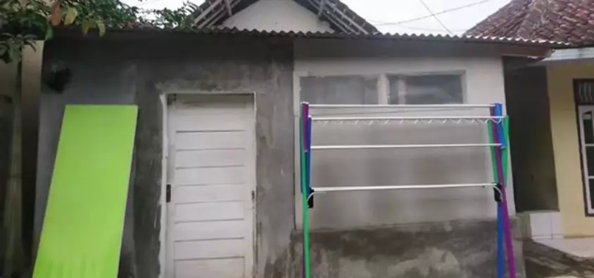 rumah berdinding semen interiornya pecinta Doraemon © YouTube