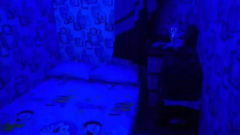 rumah berdinding semen interiornya pecinta Doraemon © YouTube