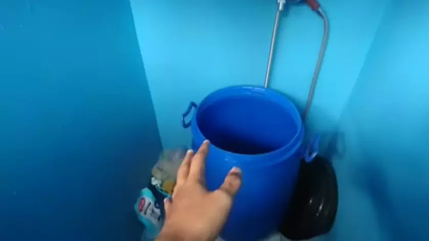 rumah berdinding semen interiornya pecinta Doraemon © YouTube