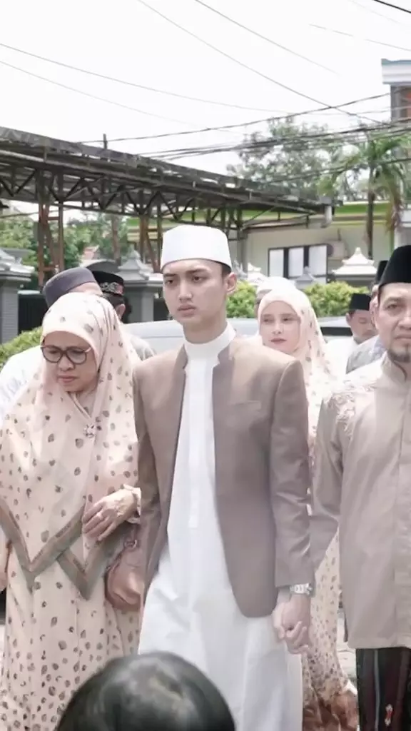 lamaran gus azmi dan khansa mariska © 2025 brilio.net