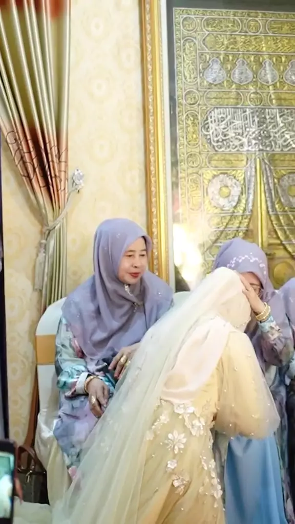 lamaran gus azmi dan khansa mariska © 2025 brilio.net