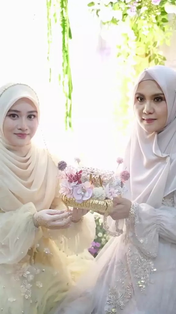 lamaran gus azmi dan khansa mariska © 2025 brilio.net