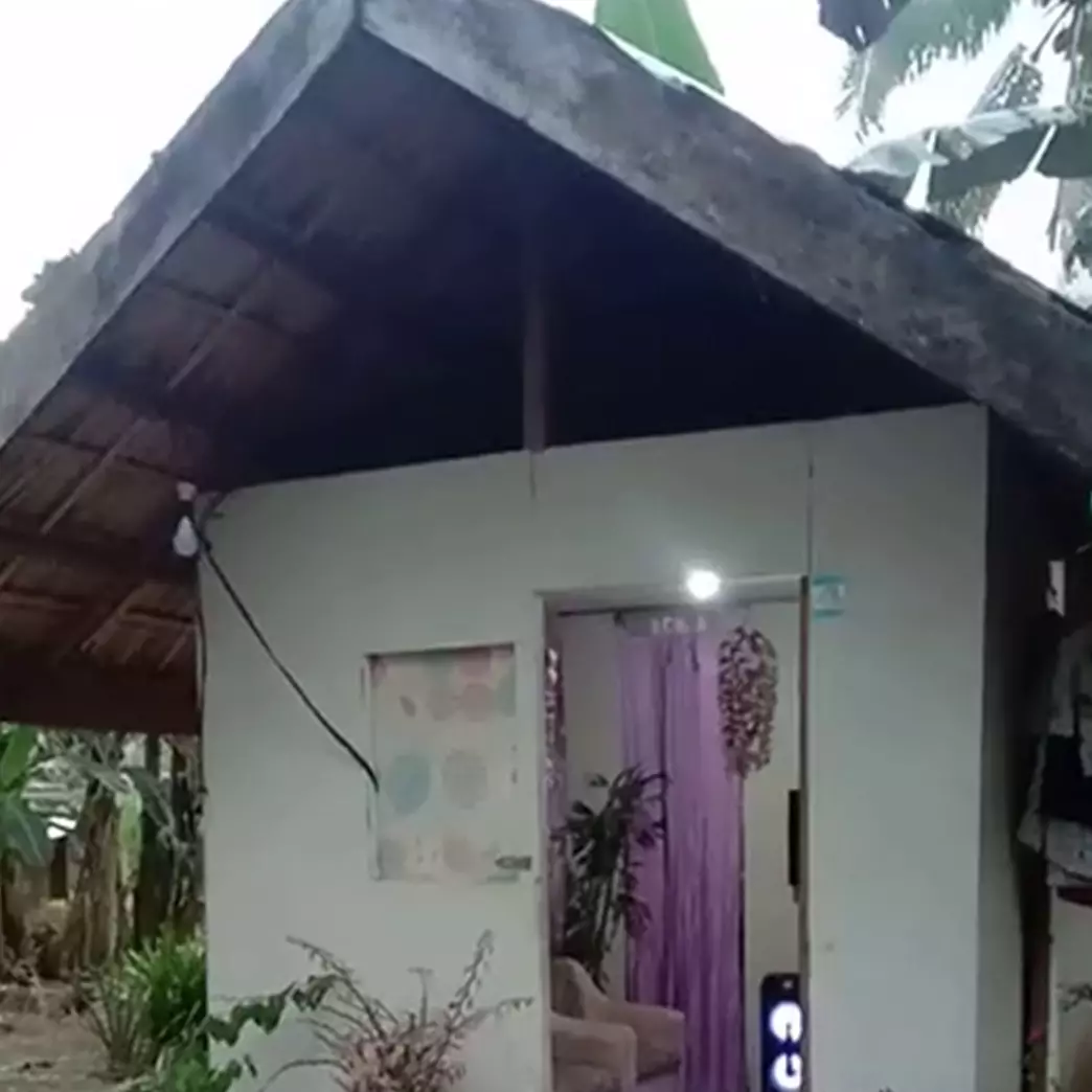 Dari depan tampak sederhana, 9 potret rumah kecil bak gubuk ini interiornya estetik pol