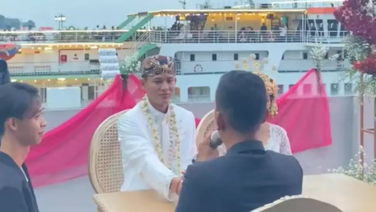 Viral pernikahan bermahar kapal feri, warganet tebak harganya