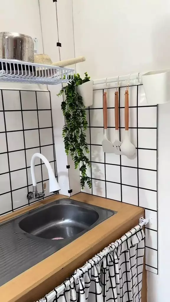 makeover dapur low budget nyaman dipandang © 2025 TikTok