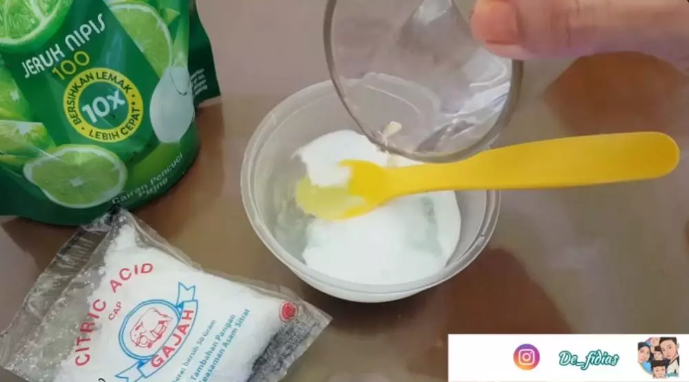 bersihkan magic com berkerak pakai bahan dapur  © YouTube