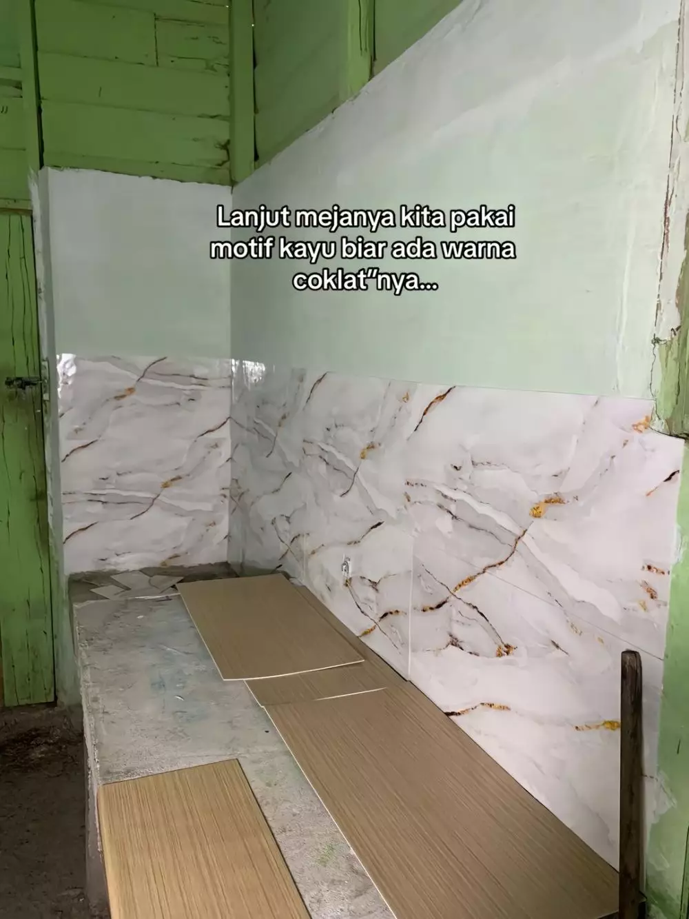 Dapur kontrakan kayu kumuh dimakeover © TikTok
