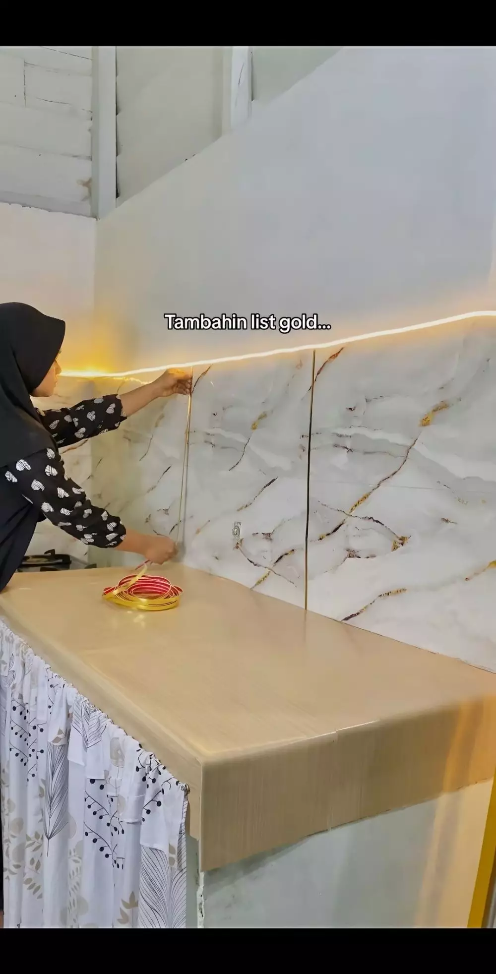 Dapur kontrakan kayu kumuh dimakeover © TikTok