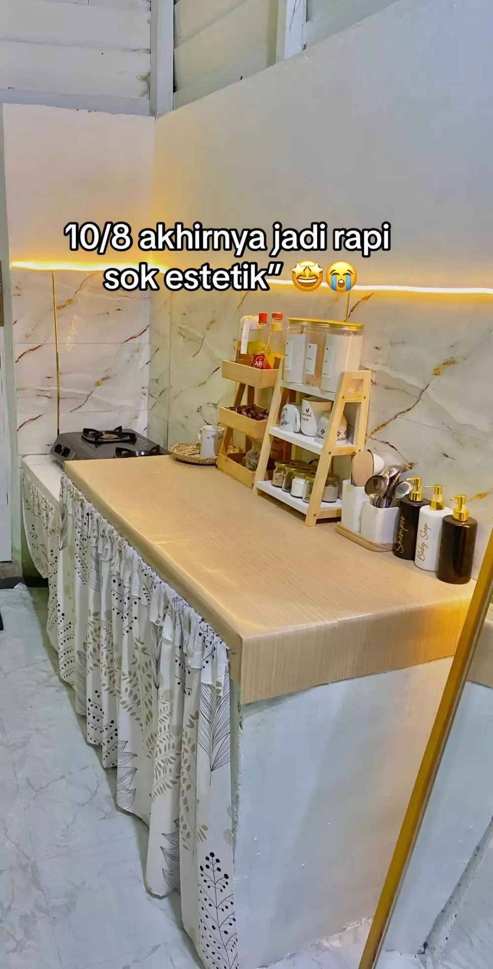 Dapur kontrakan kayu kumuh dimakeover © TikTok