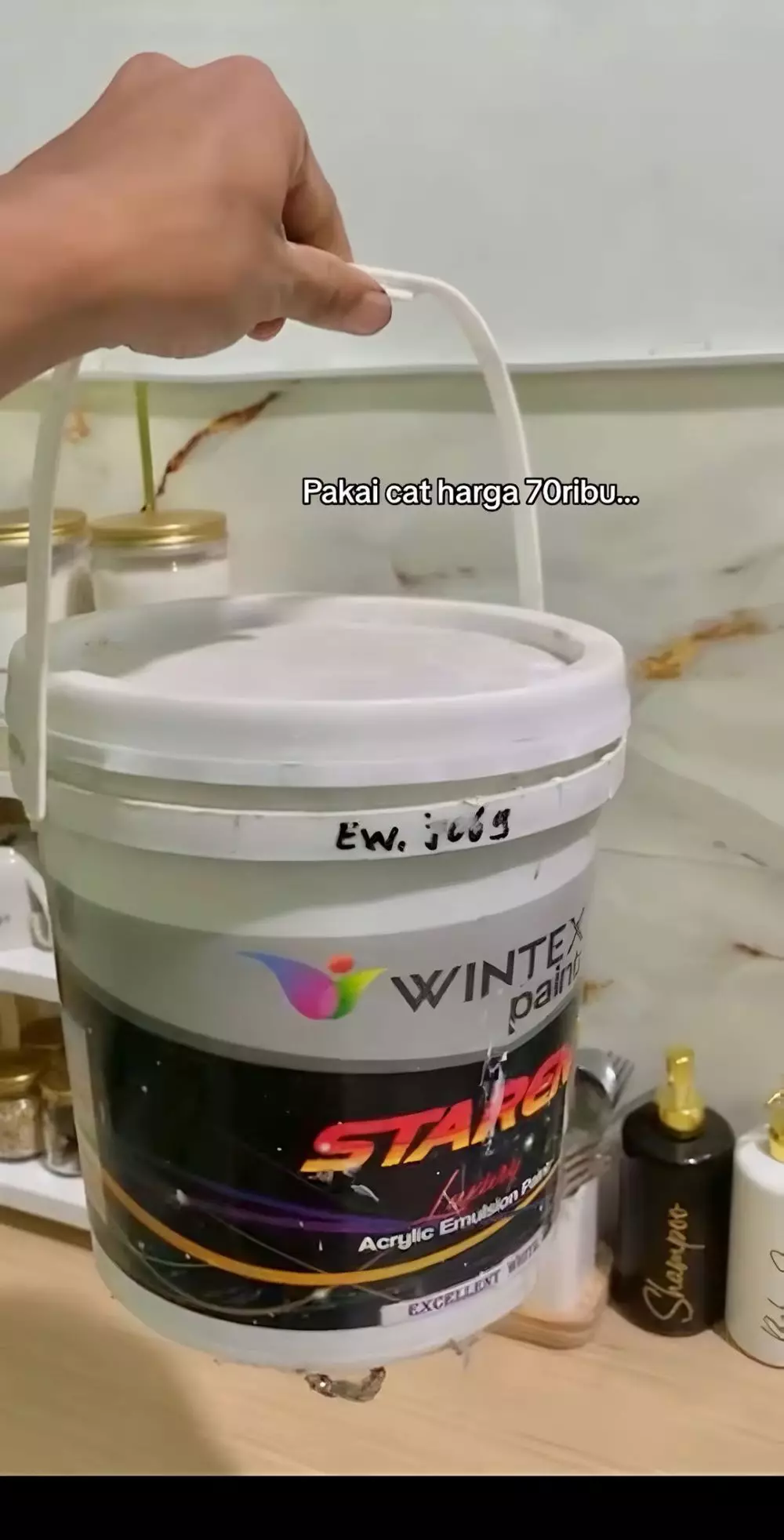 Dapur kontrakan kayu kumuh dimakeover © TikTok