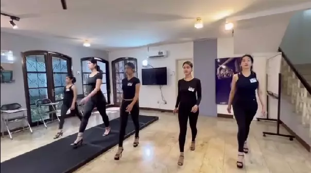 Almira anak Annisa Pohan ikuti kelas model © Instagram