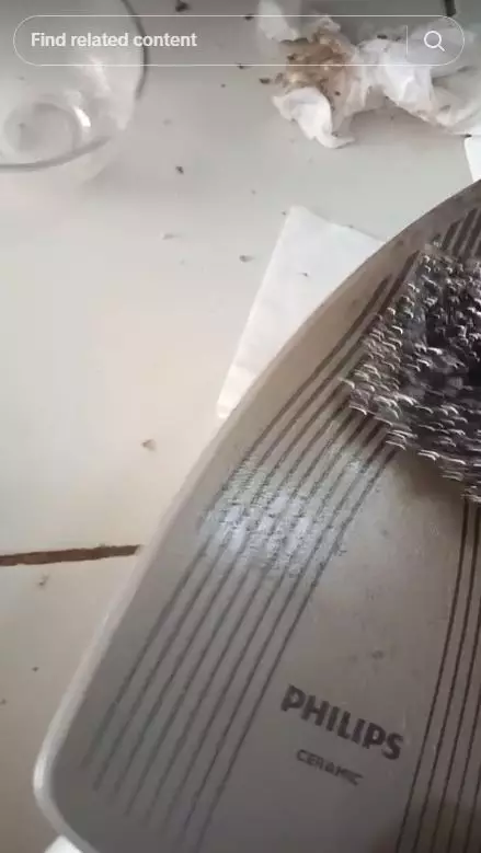 cara bersihkan noda lengket di setrika cuma pakai 1 bahan dapur © TikTok