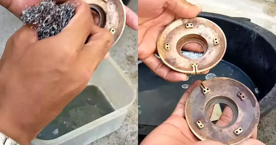 Cara mudah bersihkan burner kompor pakai sabun dan wipol © YouTube