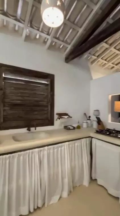 rumah kecil cat hijau ini dalamnya cozy © TikTok rumah kecil cat hijau ini dalamnya cozy © TikTok