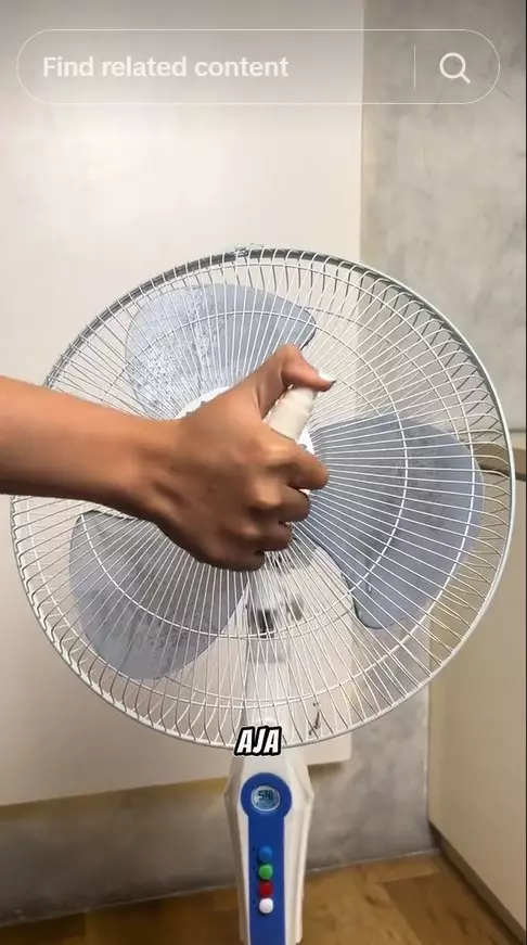 trik bersihkan debu kipas angin dalam 30 detik © TikTok