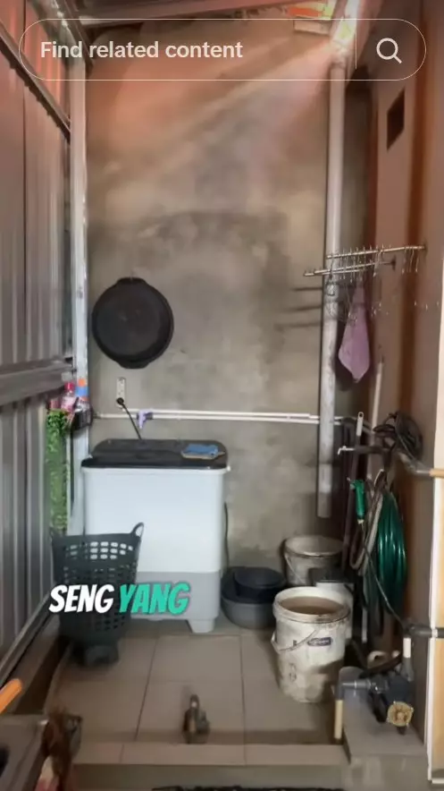 Bangun dapur dinding seng ala peti kemas © TikTok