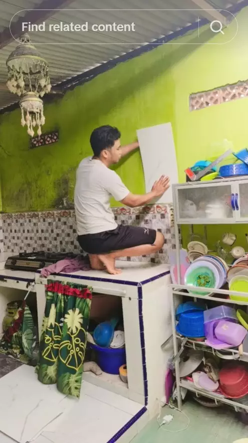 Dapur kumuh beratap seng dimakeover © TikTok Dapur kumuh beratap seng dimakeover © TikTok