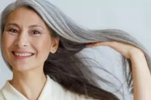 Cara atasi rambut beruban kembali hitam dengan hair oil dari sari 1 bumbu masak, jangan diwarnai ulang