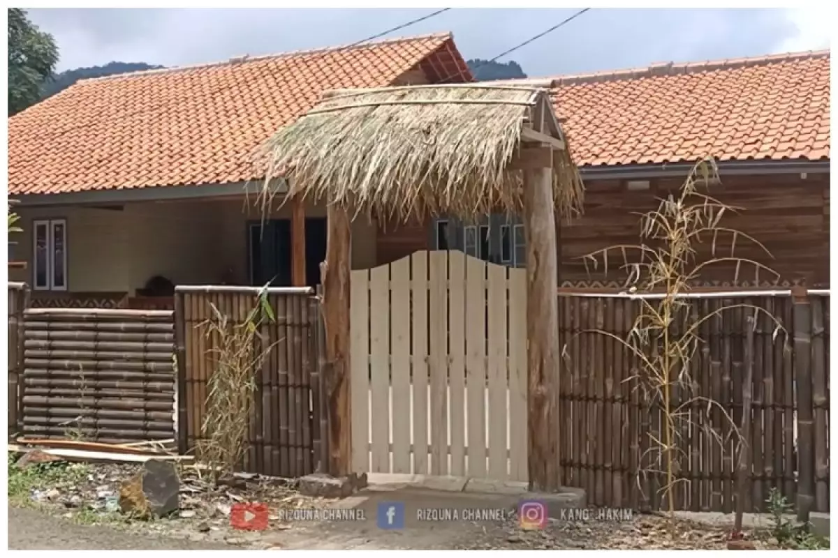 Bak gubuk letaknya di tengah hutan, 8 potret rumah panggung ini model kuno estetik