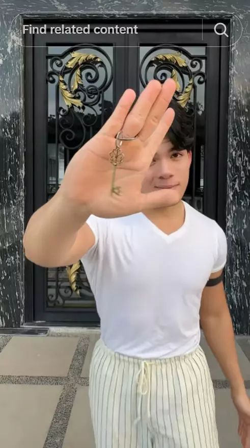 Saaih Halilintar pamer beli rumah megah © TikTok