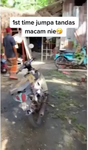 kamar mandi luar seperti gudang rongsok, dalam mewah © 2024 Instagram