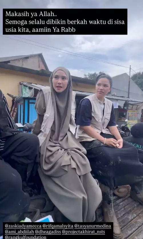 Zaskia Mecca bantu korban banjir di Bogor  © Instagram Zaskia Mecca bantu korban banjir di Bogor  © Instagram
