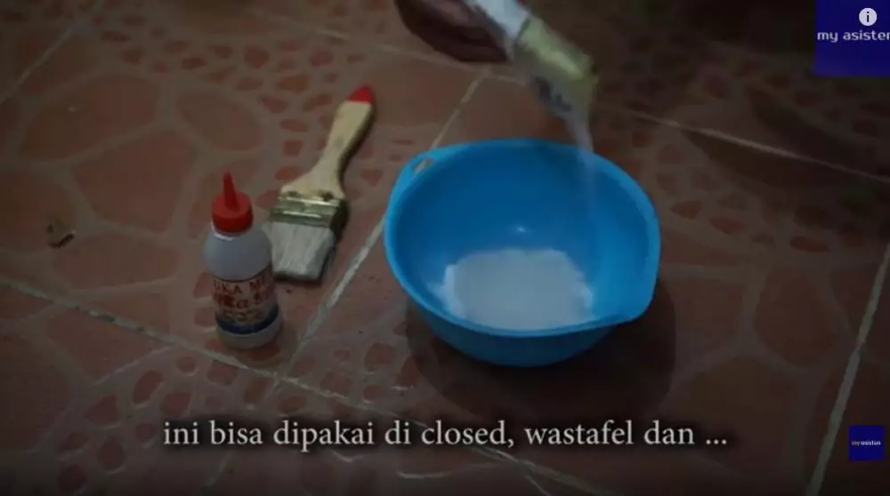 trik cepat bersihkan kerak membandel di kloset pakai cuka apel  © YouTube