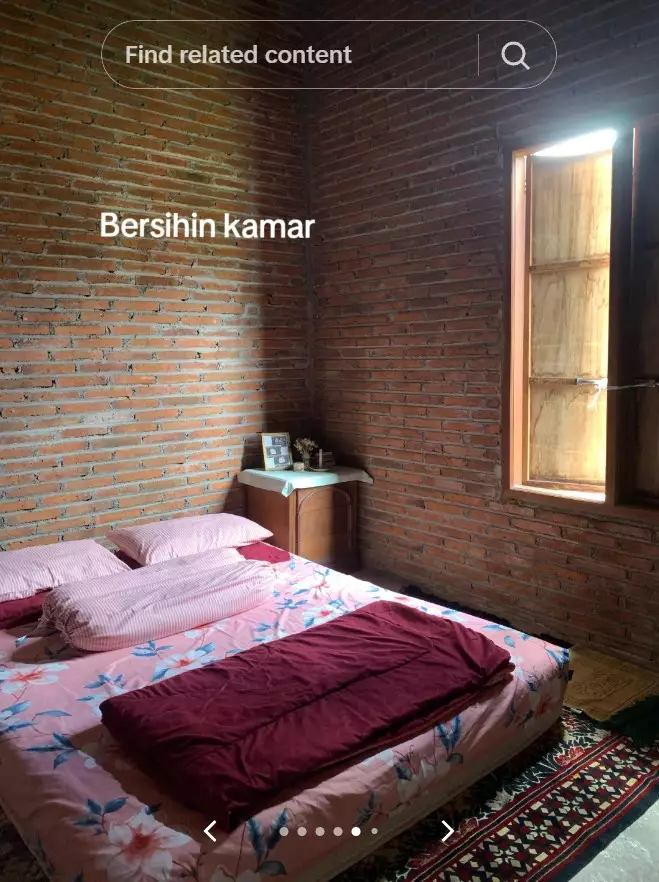 rumah berlantai semen interiornya apik © TikTok