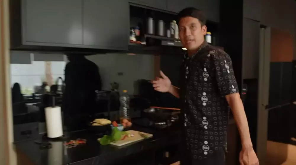 Natasha Rizky dapur serba hitam © YouTube