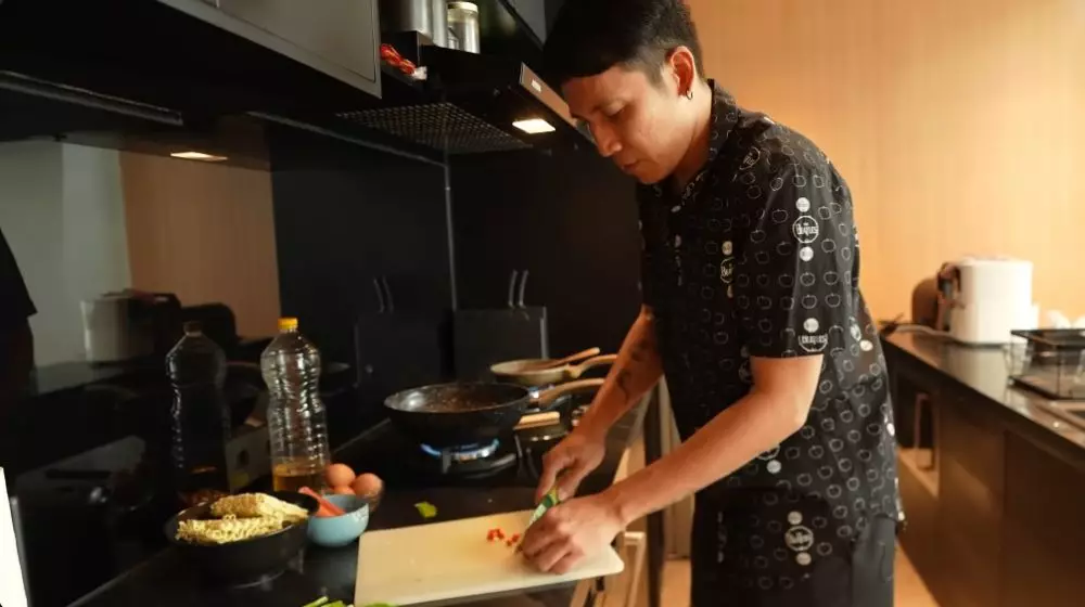 Natasha Rizky dapur serba hitam © YouTube